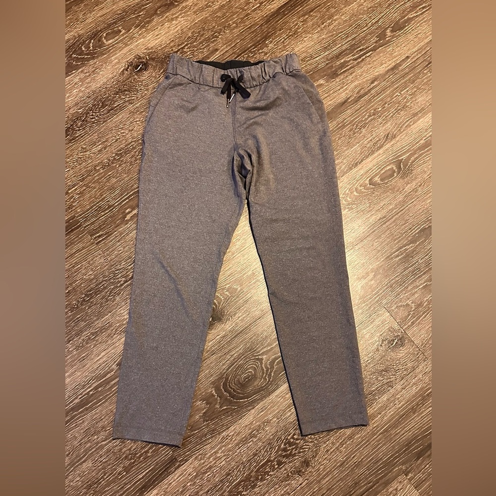 Lululemon | On The Fly | tapered straight pants | size 4 | grey